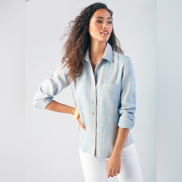Finley Tops - Women’s FINLEY Alex long sleeve button down Aztec jacquard print shirt. Size M